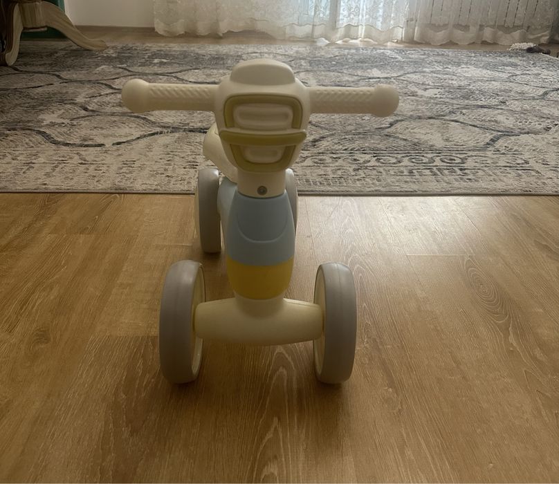 Продам почти новый толокар