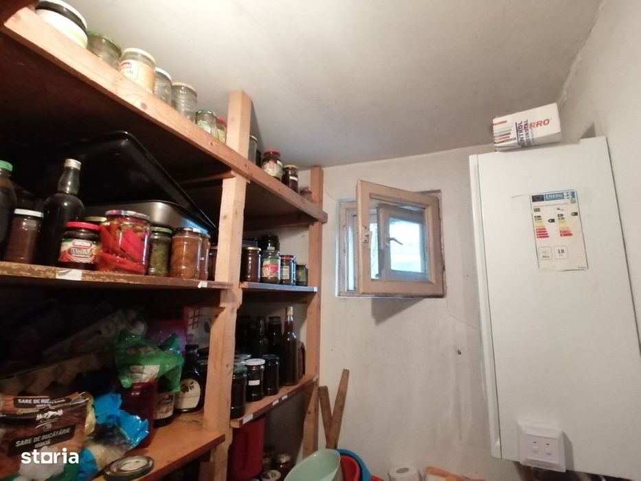 PROPRIETAR -  Casa cu teren de vanzare