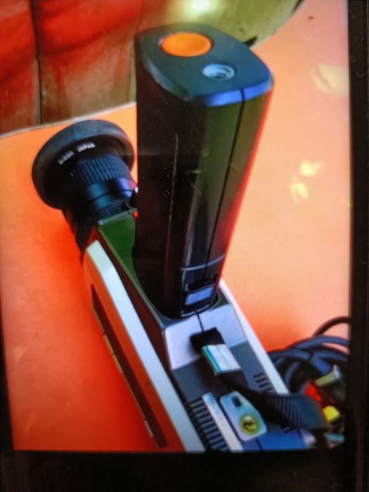 Toshiba color video camera Ik-1900PD
Fără încărcător din păcate pentru colecționari.