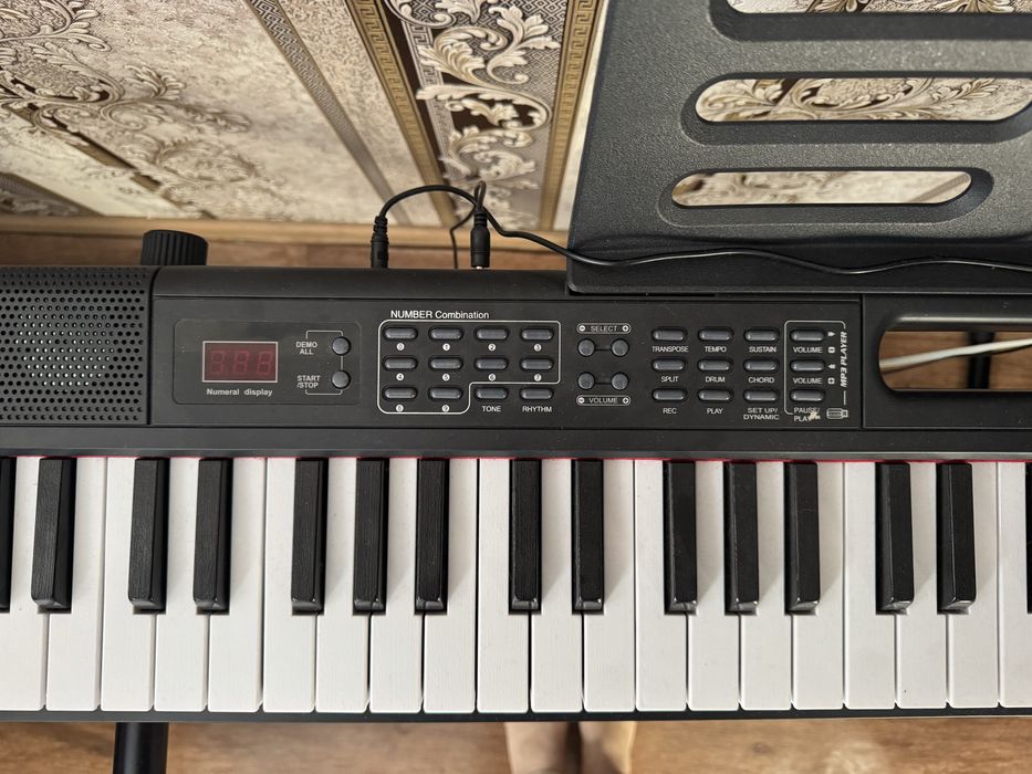 Продам синтезатор