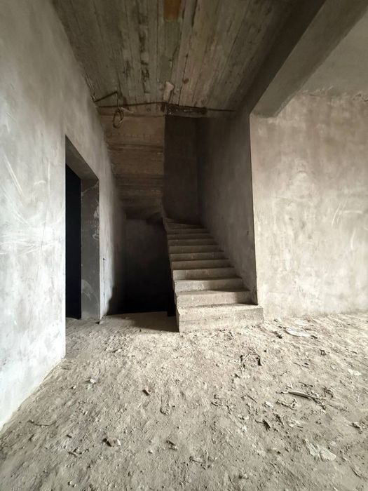 Bunyodkor mahallasida uy sotiladi (korobka)