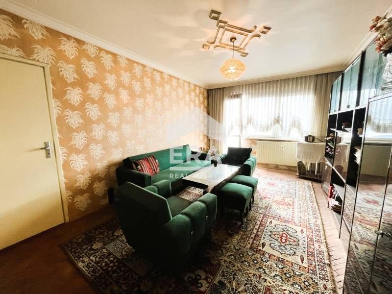 Тристаен апартамент в кв. Младост 2