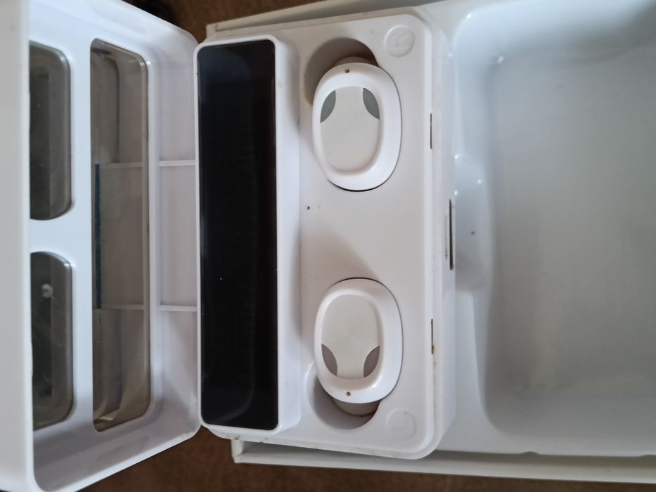 Căști wireless cu baterie de capacitate mare.