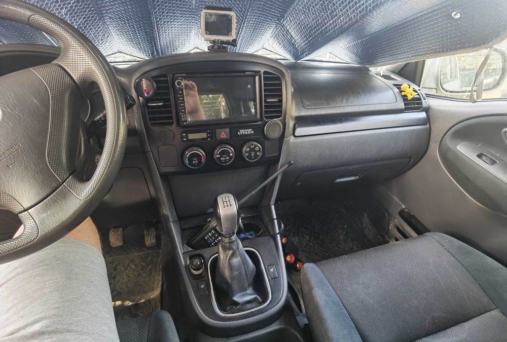Mașina Suzuki grand vitara 2004 2.0 benzina