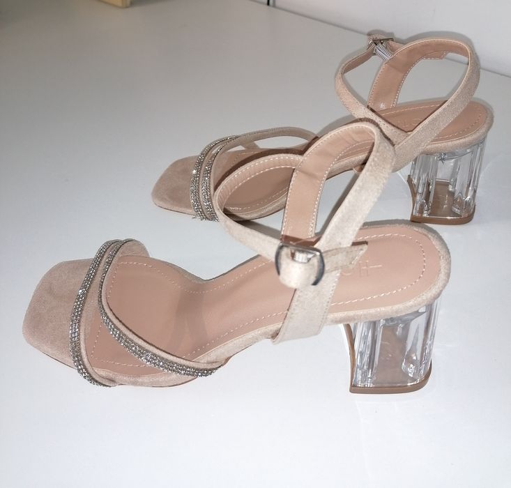 Sandale bej, noi