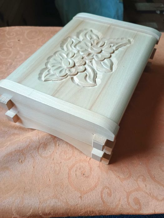 Дървена кутия за бижута