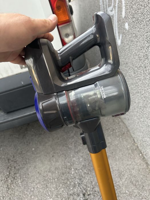 Продавам безкабелна прахосмукачка