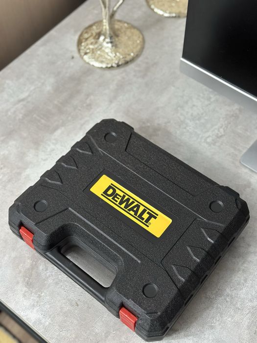 Продам шуруповерт Dewalt