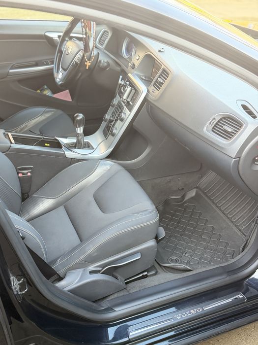 Volvo S60 R-Design D3 * 2.0 5 cilindri(motor volvo) * Euro 5 * Manual