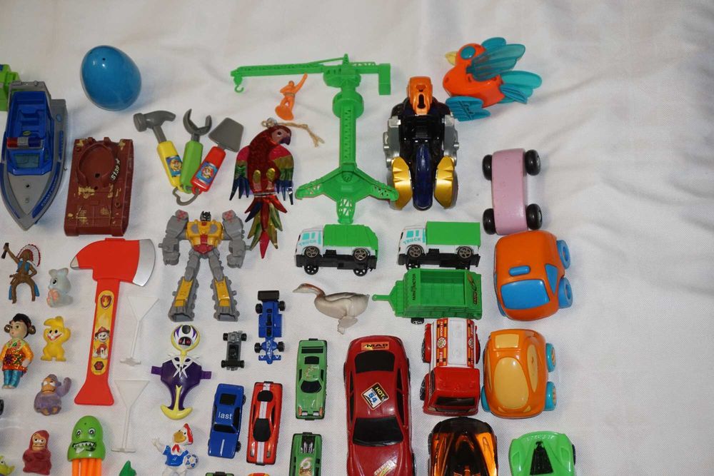 Голям Лот Фигурки от Mcdonald's/Kinder/Burger King и други 2.3кг