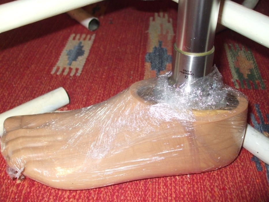 Proteză de coapsă stângă modulară nouă_firma ORTOPEDICA