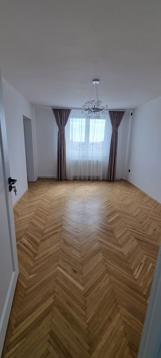 Închiriez apartament