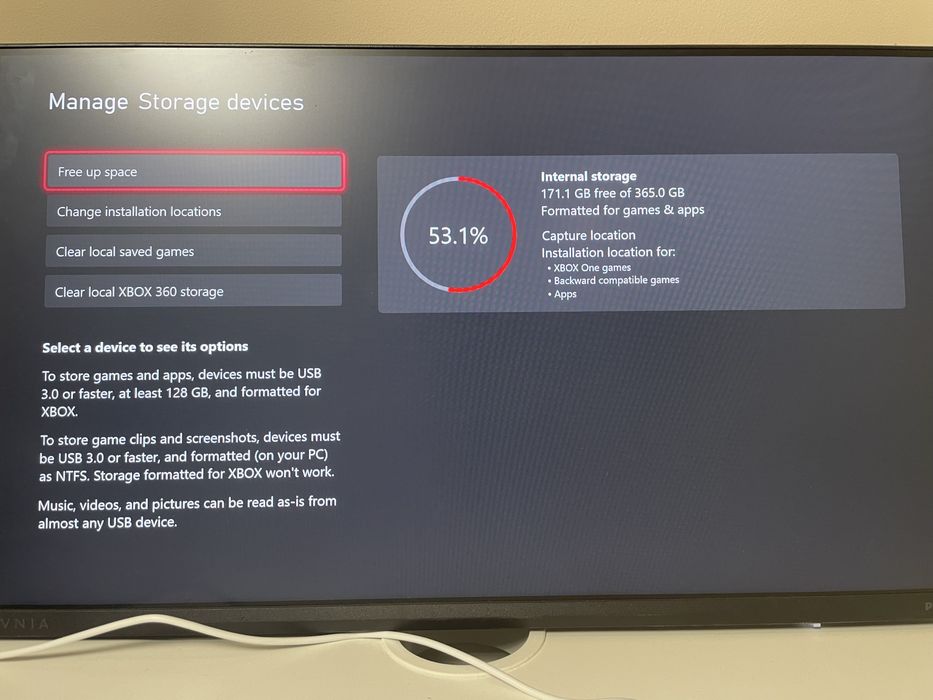Xbox one s с две игри и pro контролер