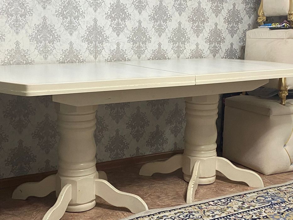 Продам гостиная стол.