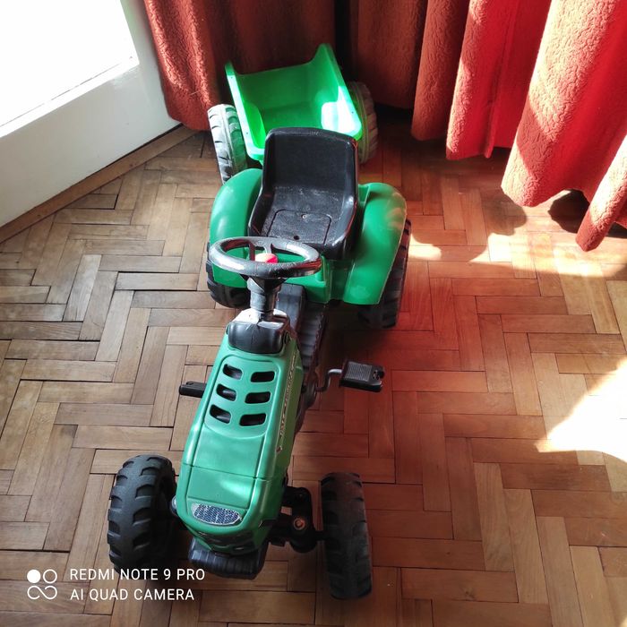 Детски трактор с педали