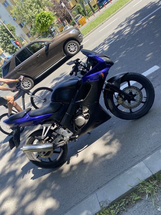 Vând honda cbr 125r jc34