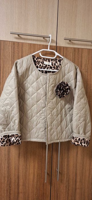 Леко късо дамско яке