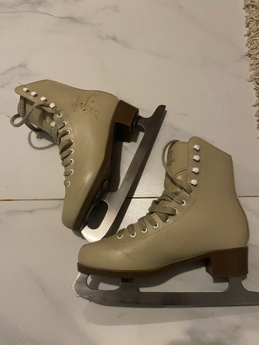 Продам фигурные коньки