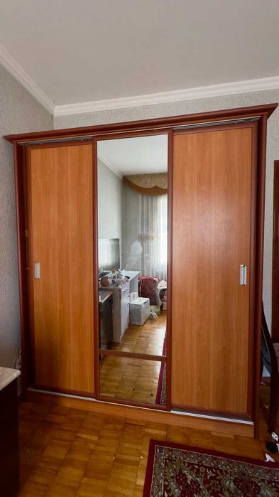 Продается шкаф-купе с зеркалом – отличное состояние