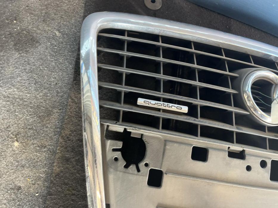 Audi A8 d3 предна маска решетка 4e0853653 ac оригинална  н 10