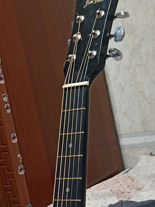 Акустическая гитара (черная)