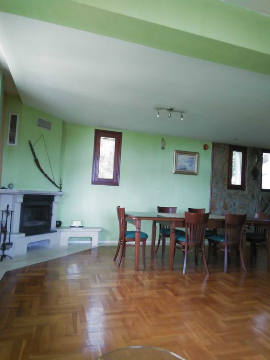 Дава се под наем Къща в Варна, Аспарухово - 350 кв.м за 1428 € - Снимка #1