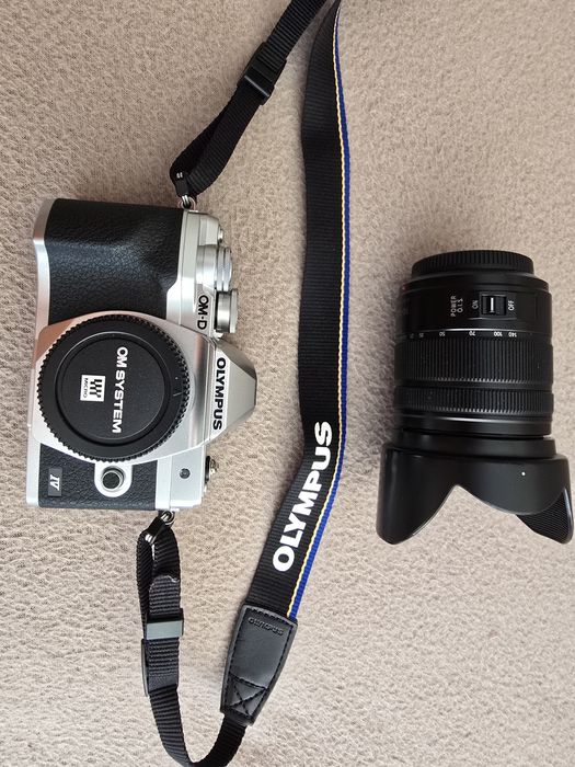 Mirrorless Olympus OM-D E-M10 Mark IV   NOU  cu obiectiv 14-140