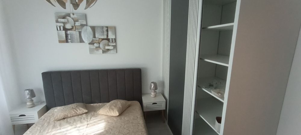 inchiriez apartament 2 camere  semidecomandat