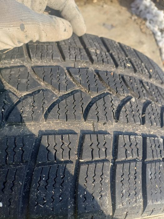 235/40 R18  anvelopa buna !