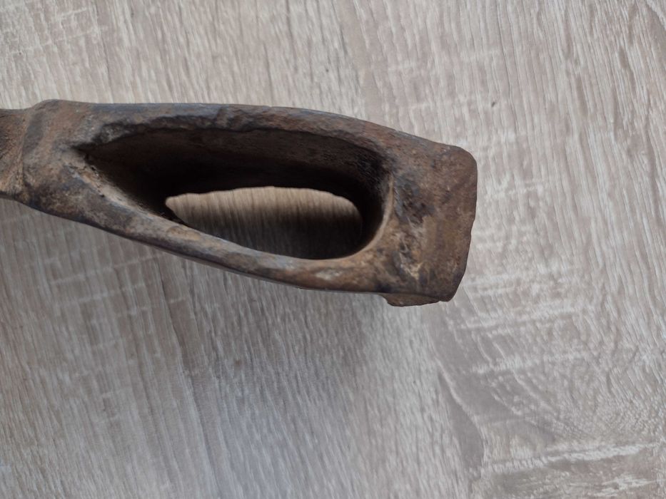 Брадва тупор ...