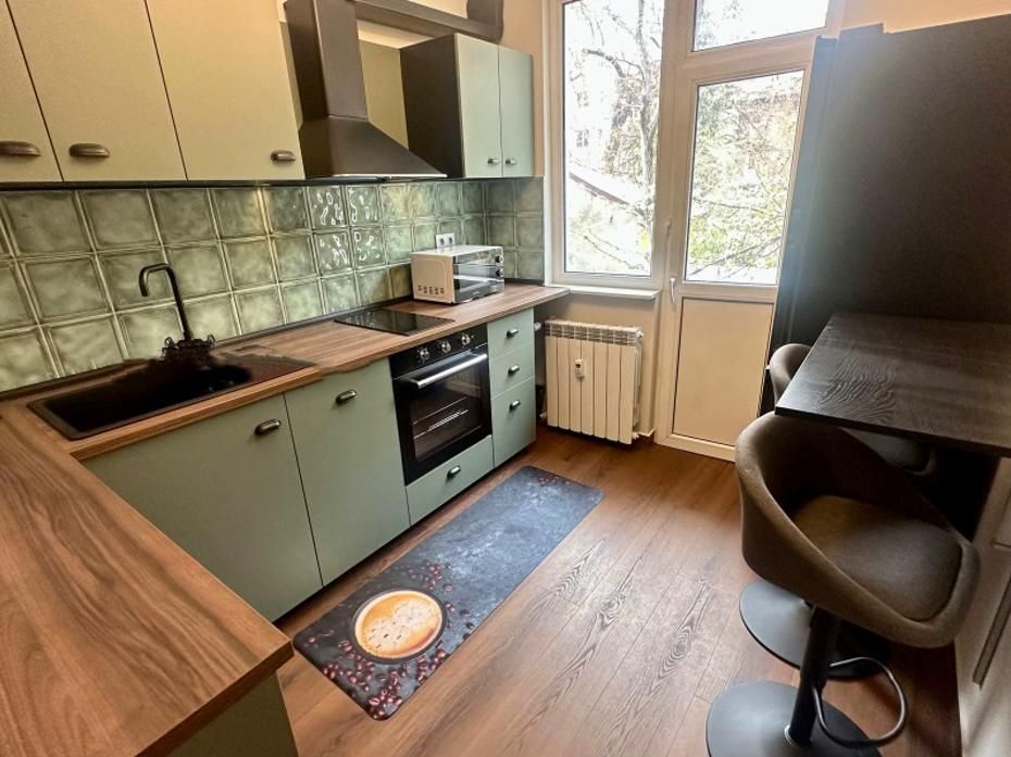 Дава се под наем Четиристаен апартамент в София, Център - 87 кв.м за 1300 € - Снимка #3
