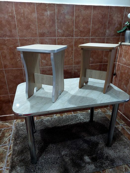 Vând masă de bucătărie