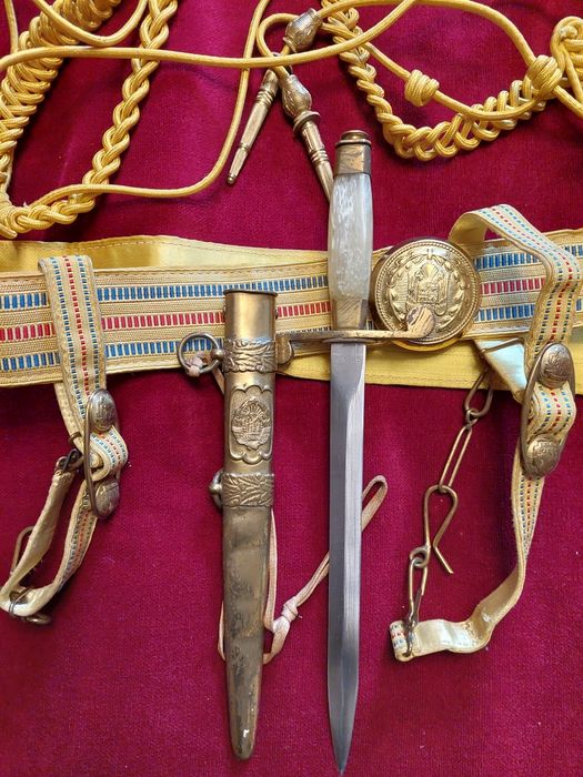 Stilet paradă.centura și eghileti