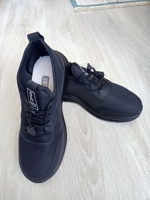 Новые кроссовки..