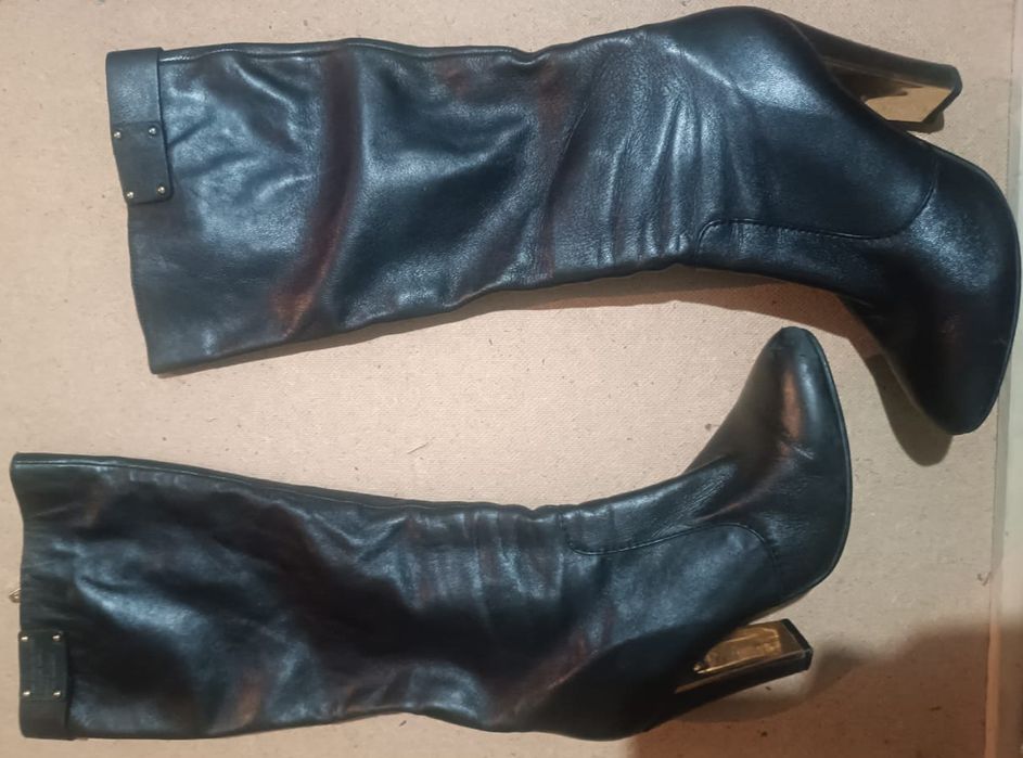 Продам натуральные кожаные сапоги. 38 размер.