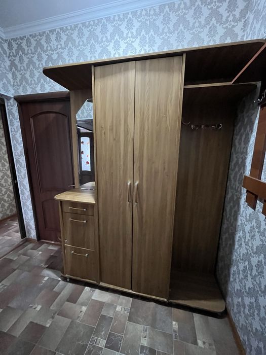 СРОЧНО БЕСПЛАТНО отдаю прихожку и шкафы