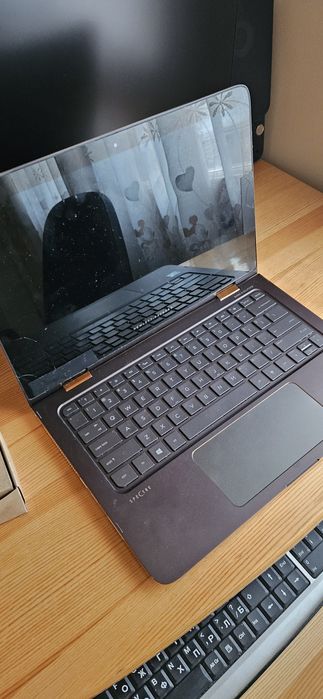 HP SPECTRE X360 13.3 инча за дисплей 2560х1440 ултра хай-дефинишън