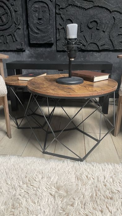 Кресла два. Столы круглые в подарок.