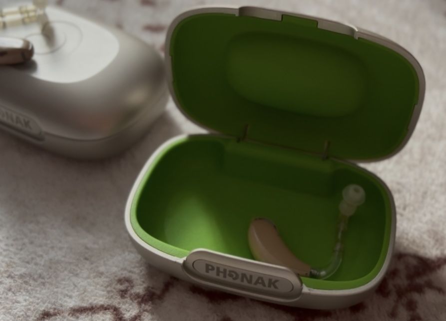 слуховой аппарат,2 за цену 1!