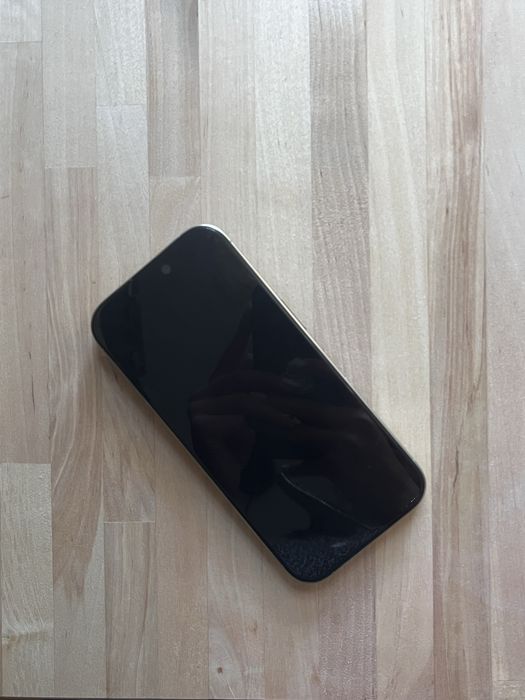 iPhone 16 pro, 128gb, 98% battery health, folosit 6 luni