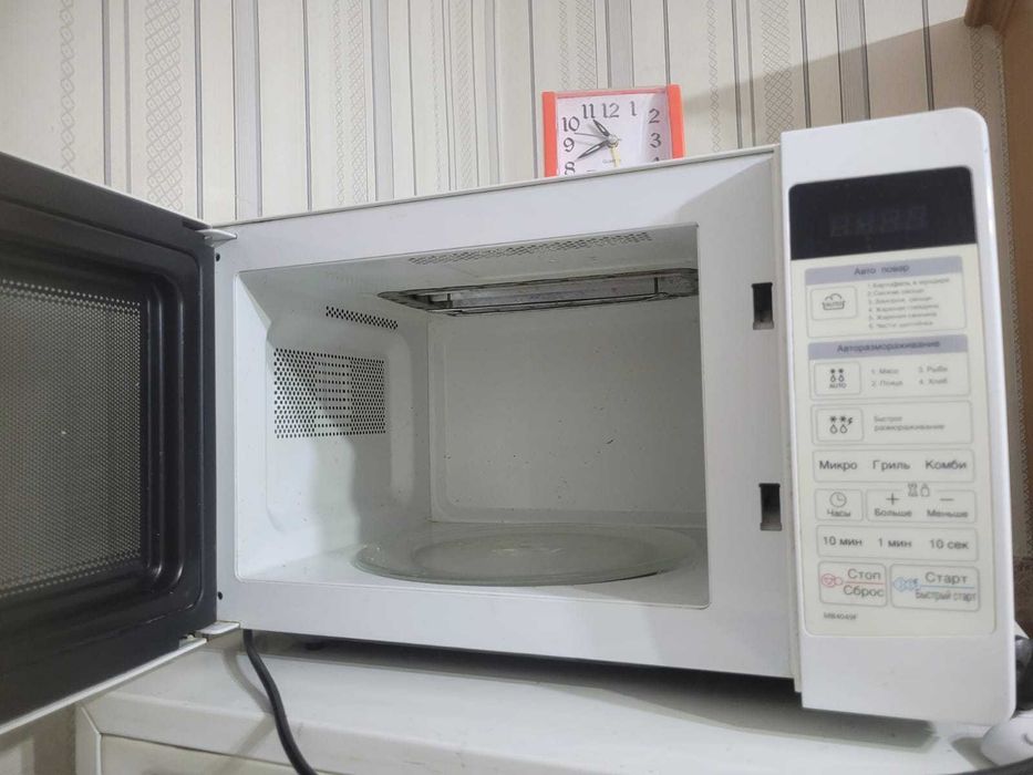 Холодильник и микроволновка