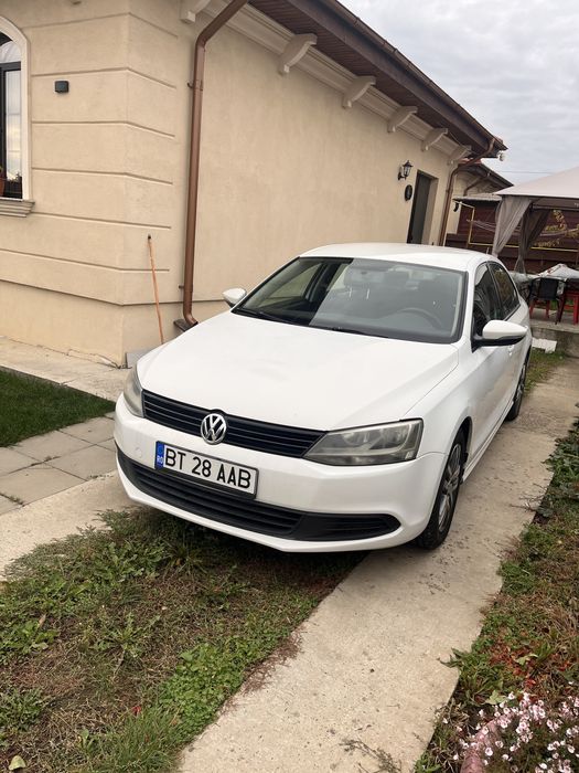 Volkswagen Jetta III, 1.2 TSI, 2012 – 106 CP | 2 seturi de anvelope | Negociabil  Vând Volkswagen Jetta III, an 2012, motor 1.2 TSI