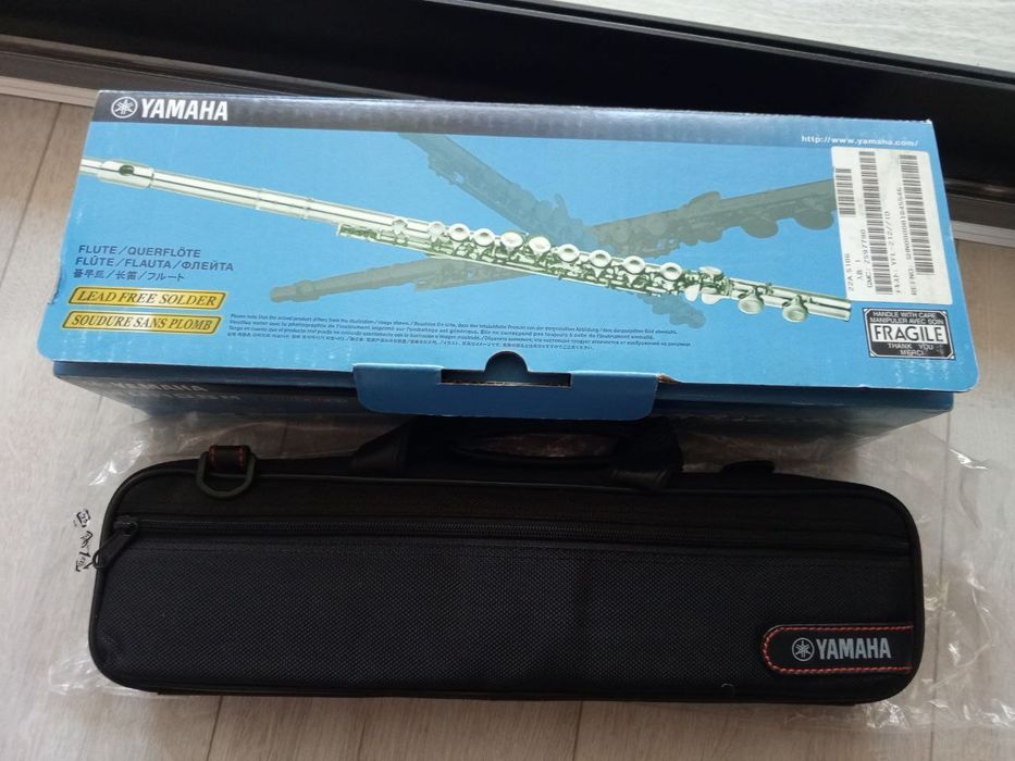 Флейта хорошая , серебристая