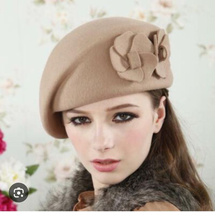 Берет стильный цвета camel