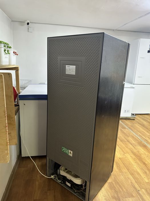 Холодильник Leadbros.