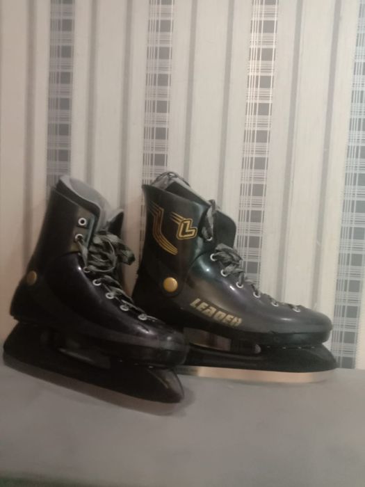 Продам коньки мужские 45р