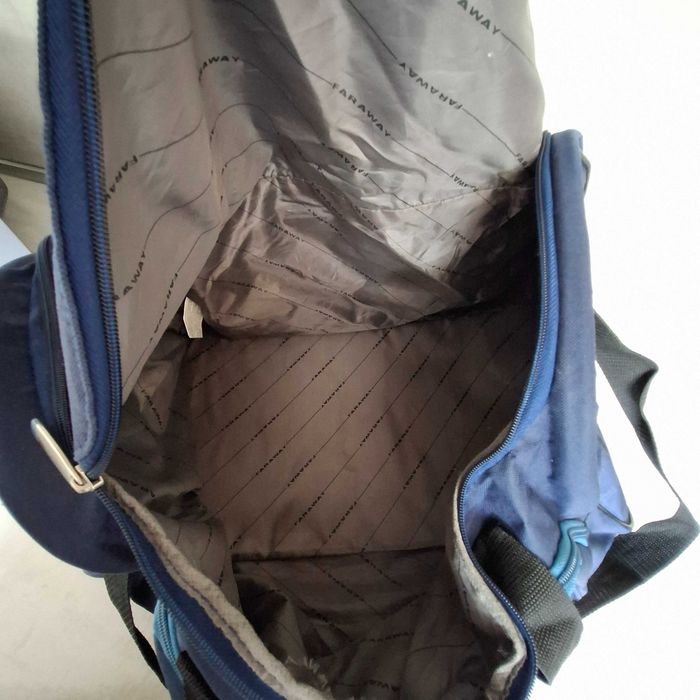 Платнен туристически сак и 2 броя раници за пътуване