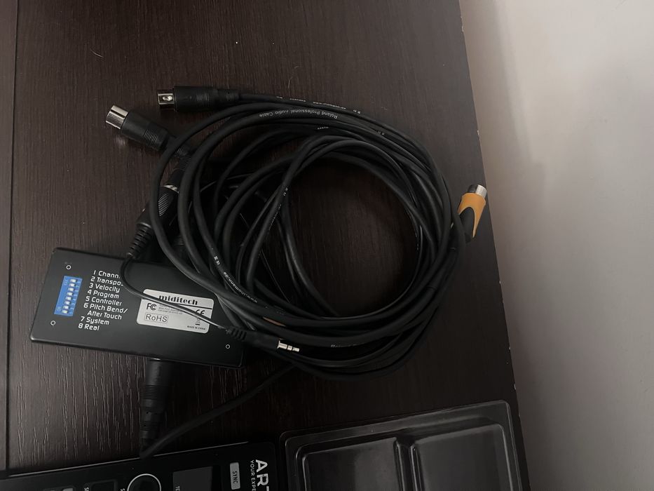 Beatstep Pro full box - midi splitter/cables - cover