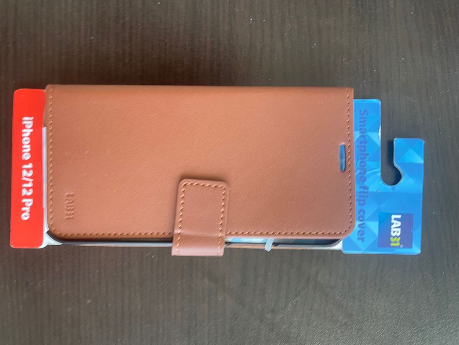 Кожен калъф тефтер за IPhone 12/12Pro с магнитно закопчаване.