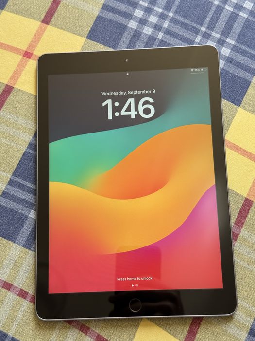 Apple iPad 6th Generation (9.7", 2018)